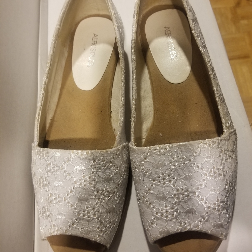 Aerosoles peep toe shoeq